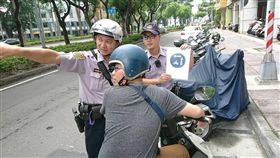 高雄式左轉,兩段式左轉,車禍,取締,宣導,開罰／高雄市政府警察局交通警察大隊 臉書