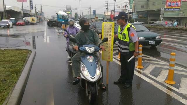 高雄市左轉大執法　首日上午163件