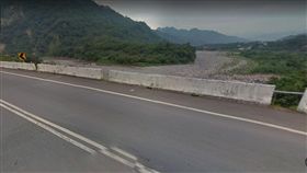 國姓鄉柑林村台14線中潭公路常有人亂丟垃圾，有人特地設置「別把人格往下丟」警語。（圖／翻攝自Google Map）