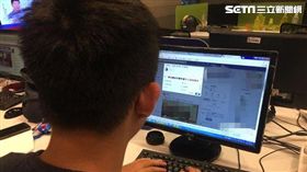 用臉書、打字、發文（示意圖）