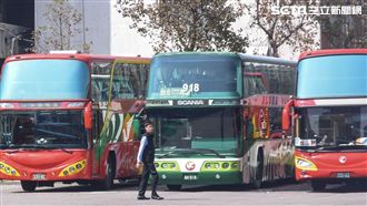 跟團搭遊覽車怎選位？過來人曝潛規則