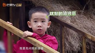 小小春單腳跨樓梯耍帥　下秒慘摔…