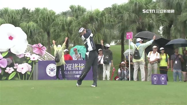 裙襬搖搖LPGA台灣賽　風雨中開打