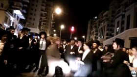 以色列,女兵,暴民（圖／翻攝自YouTube）