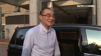 馮世寬署名「你們的大鵬」　藍批小丑