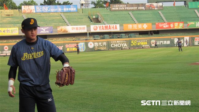 季賽1打席　岳東華季後賽驚奇初先發