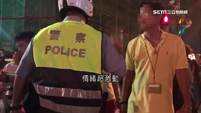 陸客團遊覽車違停　導遊不滿取締槓警