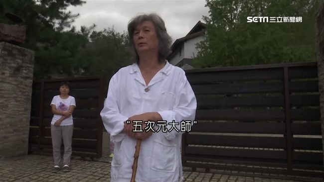 何在彬蓋8甲地茶館不收費　擁眾茶友