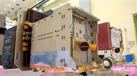 福衛七號2組各6顆衛星，原本預計分別在民年107年與108年發射。國家太空中心20日證實，第2組部分由於美方經費問題，雙方達成共識，決定取消。圖為第一枚與第二枚衛星於國家太空中心整測廠房。（圖／太空中心網站）