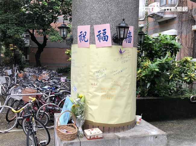 台大潑酸案！現場學生海報紙鶴祈福