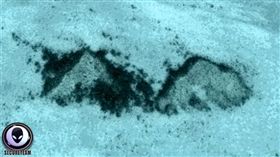 百慕達三角出現海底金字塔。（圖／翻攝自secureteam10 YouTube）
