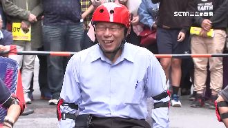 柯P辦公椅競賽被笑龜速　第二趟雪恥