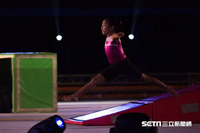 ▲106年全國運動會開幕典禮，宜蘭縣公正國小體操隊。（圖／記者蔡宜瑾攝影）