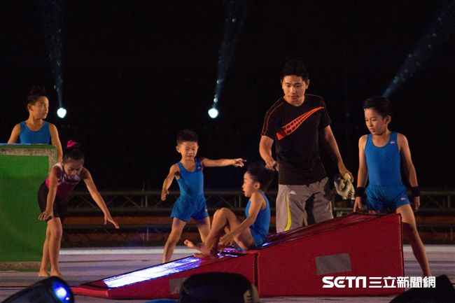 ▲106年全國運動會開幕典禮，宜蘭縣公正國小體操隊。（圖／記者蔡宜瑾攝影）