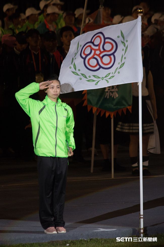 ▲106年全國運動會開幕典禮，長拳選手余芷萱代表運動員宣誓。（圖／記者蔡宜瑾攝影）