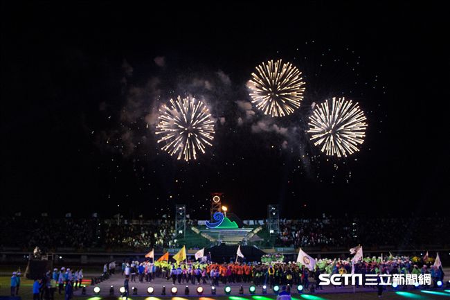 ▲106年全國運動會開幕典禮，煙火秀。（圖／記者蔡宜瑾攝影）