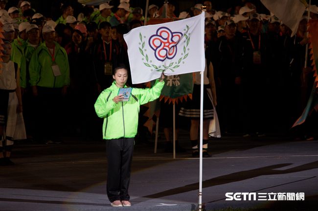 ▲106年全國運動會開幕典禮，長拳選手余芷萱代表運動員宣誓。（圖／記者蔡宜瑾攝影）