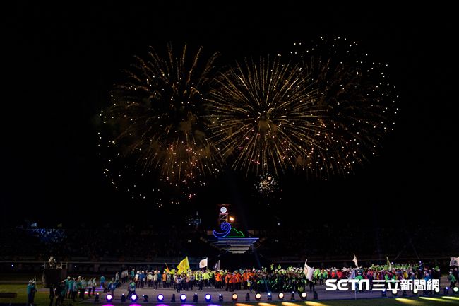 ▲106年全國運動會開幕典禮，煙火秀。（圖／記者蔡宜瑾攝影）