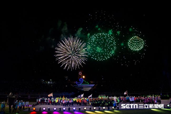 ▲106年全國運動會開幕典禮，煙火秀。（圖／記者蔡宜瑾攝影）