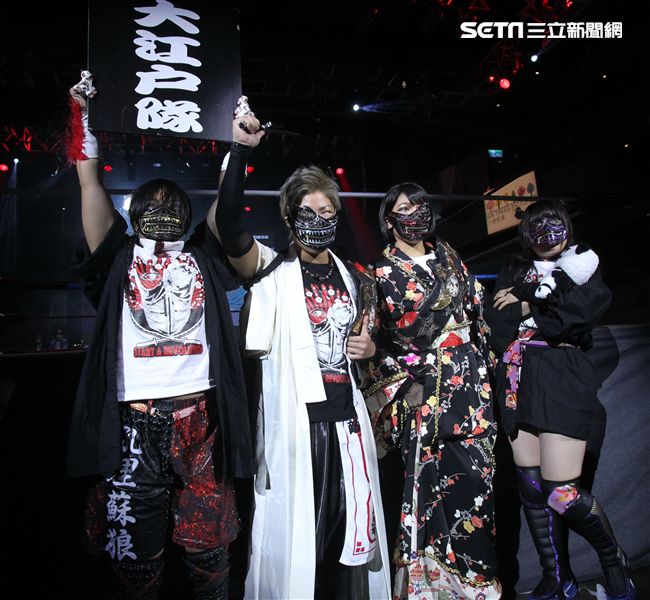 台灣史上第一次日本女子摔角聯盟StardomVS大江戶隊，6人大混戰。（記者邱榮吉/攝影）