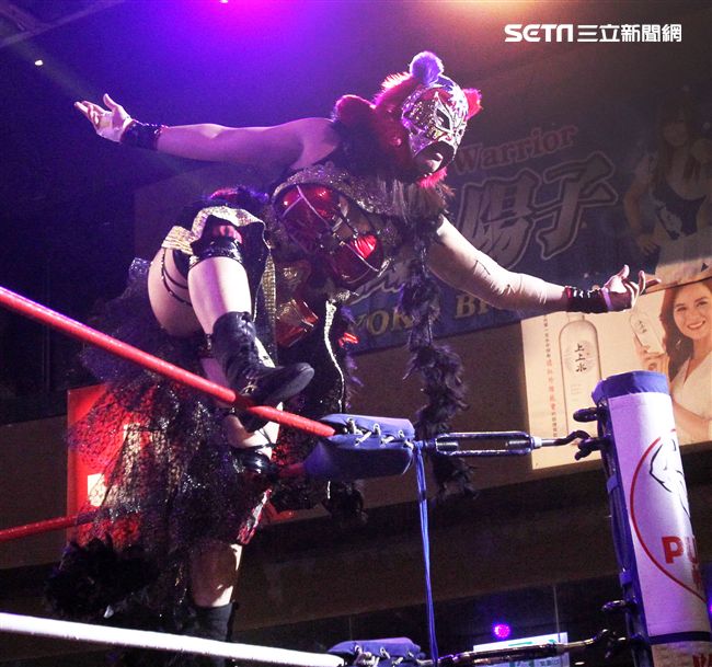 台灣史上第一次日本女子摔角聯盟StardomVS大江戶隊，6人大混戰。（記者邱榮吉/攝影）