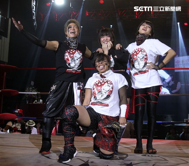 台灣史上第一次日本女子摔角聯盟StardomVS大江戶隊，6人大混戰。（記者邱榮吉/攝影）