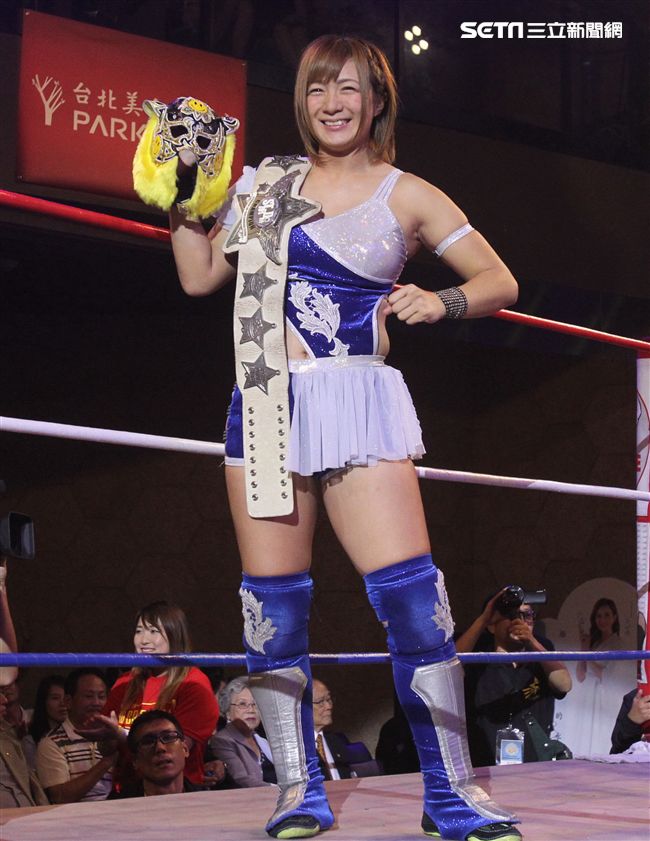 台灣史上第一次日本女子摔角聯盟StardomVS大江戶隊，6人大混戰。（記者邱榮吉/攝影）
