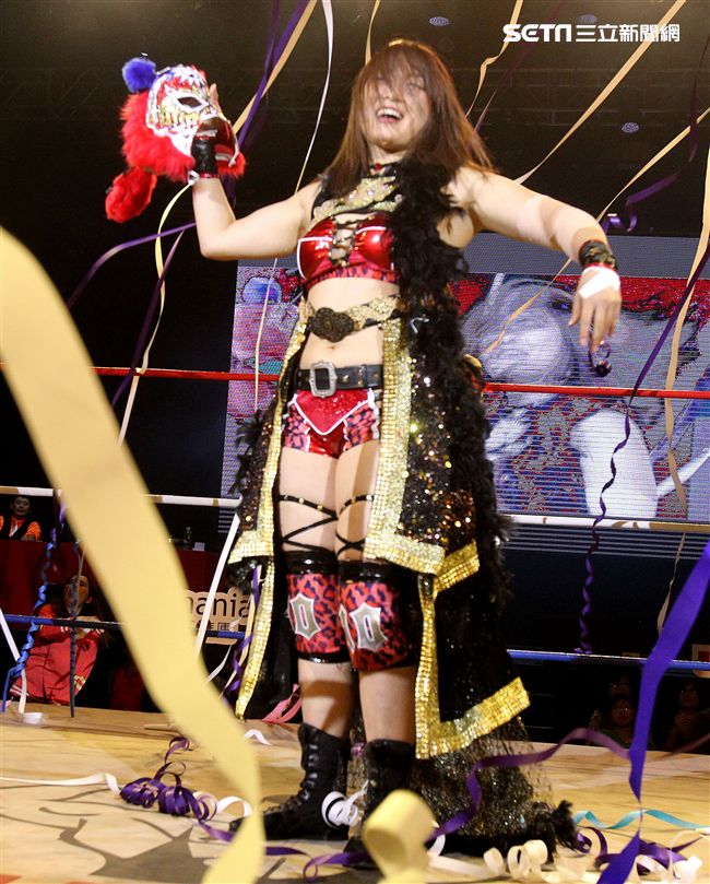 台灣史上第一次日本女子摔角聯盟StardomVS大江戶隊，6人大混戰。（記者邱榮吉/攝影）