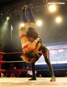 台灣史上第一次日本女子摔角聯盟StardomVS大江戶隊，6人大混戰。（記者邱榮吉/攝影）