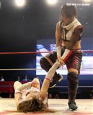 台灣史上第一次日本女子摔角聯盟StardomVS大江戶隊，6人大混戰。（記者邱榮吉/攝影）
