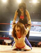 台灣史上第一次日本女子摔角聯盟StardomVS大江戶隊，6人大混戰。（記者邱榮吉/攝影）