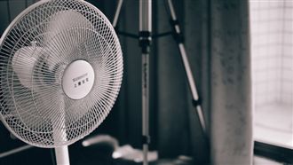 電扇卡滿灰塵！1便宜小物免拆洗秒乾淨