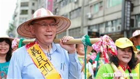 柯文哲出席義民家年華挑擔／合體蔡英文　北市府提供