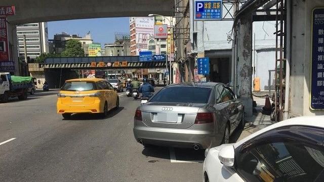 百萬車主秀霸氣停車法　網友目瞪口呆