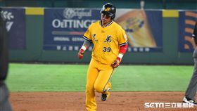 ▲詹子賢逆轉全壘打。（圖／記者王怡翔攝）