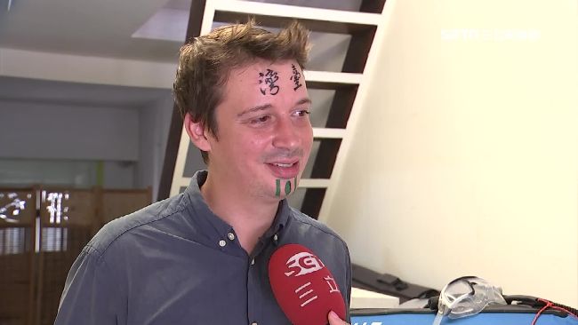 額頭刺青「臺灣」　洋男現身曝真相！