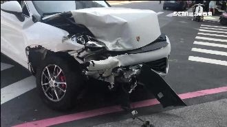 賠慘了！保時捷撞人肇逃再撞民宅賓士