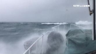 10級浪阻海巡　海軍紀德艦出動護漁