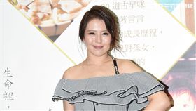 劉品言與阿嬤舉辦