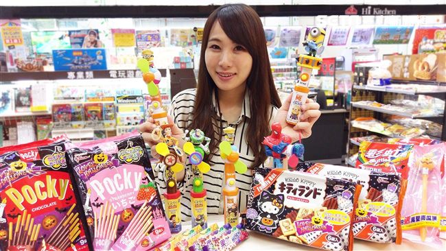 超商萬聖限定杯登場　扮鬼打卡送禮物