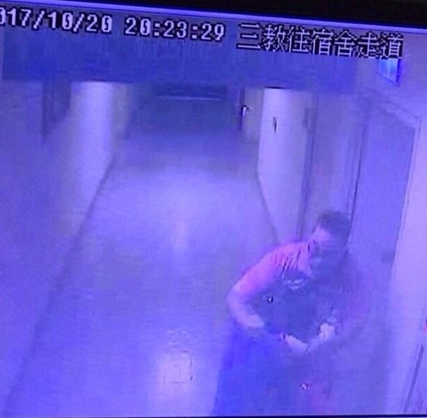 校園藏狼？女學生遭埋伏「摀嘴揉奶」