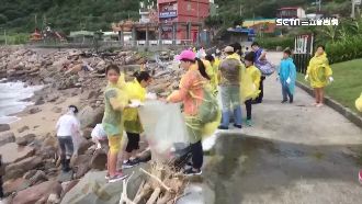 心疼海龜吃垃圾！小學生訪北海岸淨灘