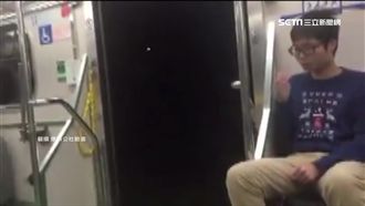 好涼！台鐵區間車　行駛中車門大開