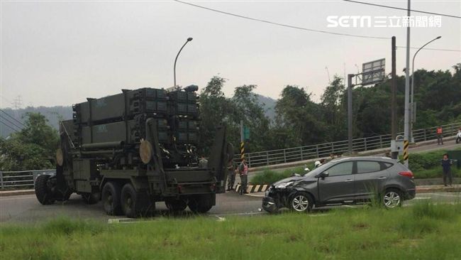 飛彈車擦撞小客車！空軍：沒有實彈