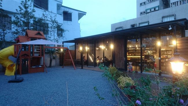 文青咖啡館走親子風　歌手駐唱放輕鬆