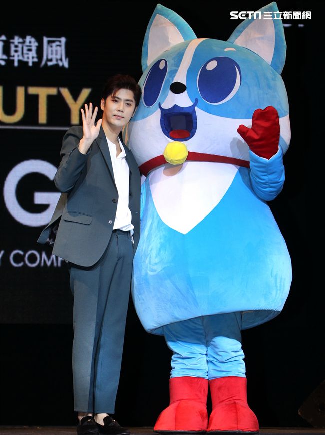 韓星SS301金奎鐘為「韓魅力」活動來台站台。（記者邱榮吉/攝影）