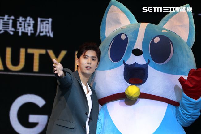 韓星SS301金奎鐘為「韓魅力」活動來台站台。（記者邱榮吉/攝影）