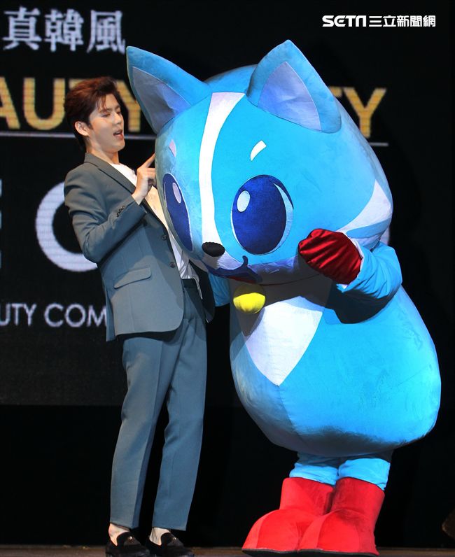 韓星SS301金奎鐘為「韓魅力」活動來台站台。（記者邱榮吉/攝影）