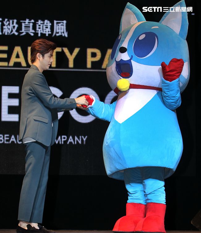 韓星SS301金奎鐘為「韓魅力」活動來台站台。（記者邱榮吉/攝影）