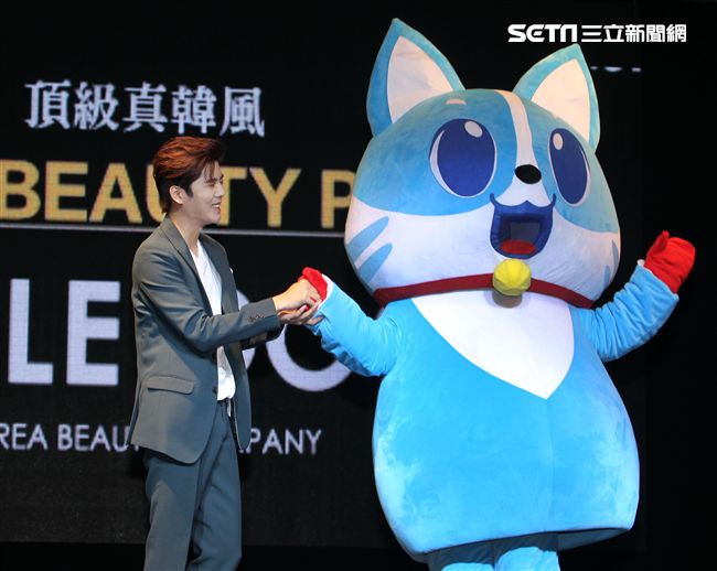 韓星SS301金奎鐘為「韓魅力」活動來台站台。（記者邱榮吉/攝影）
